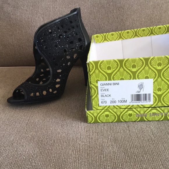 Beautiful Gianni Bini, Black, size 10. - Picture 2 of 3